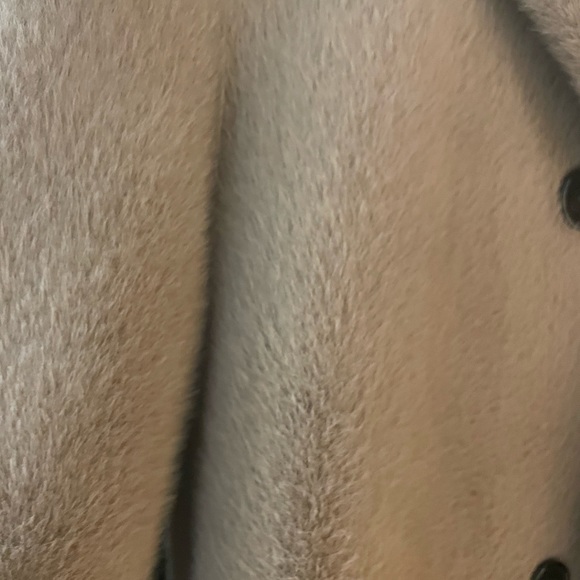 Beautiful long coat never worn - Picture 2 of 4